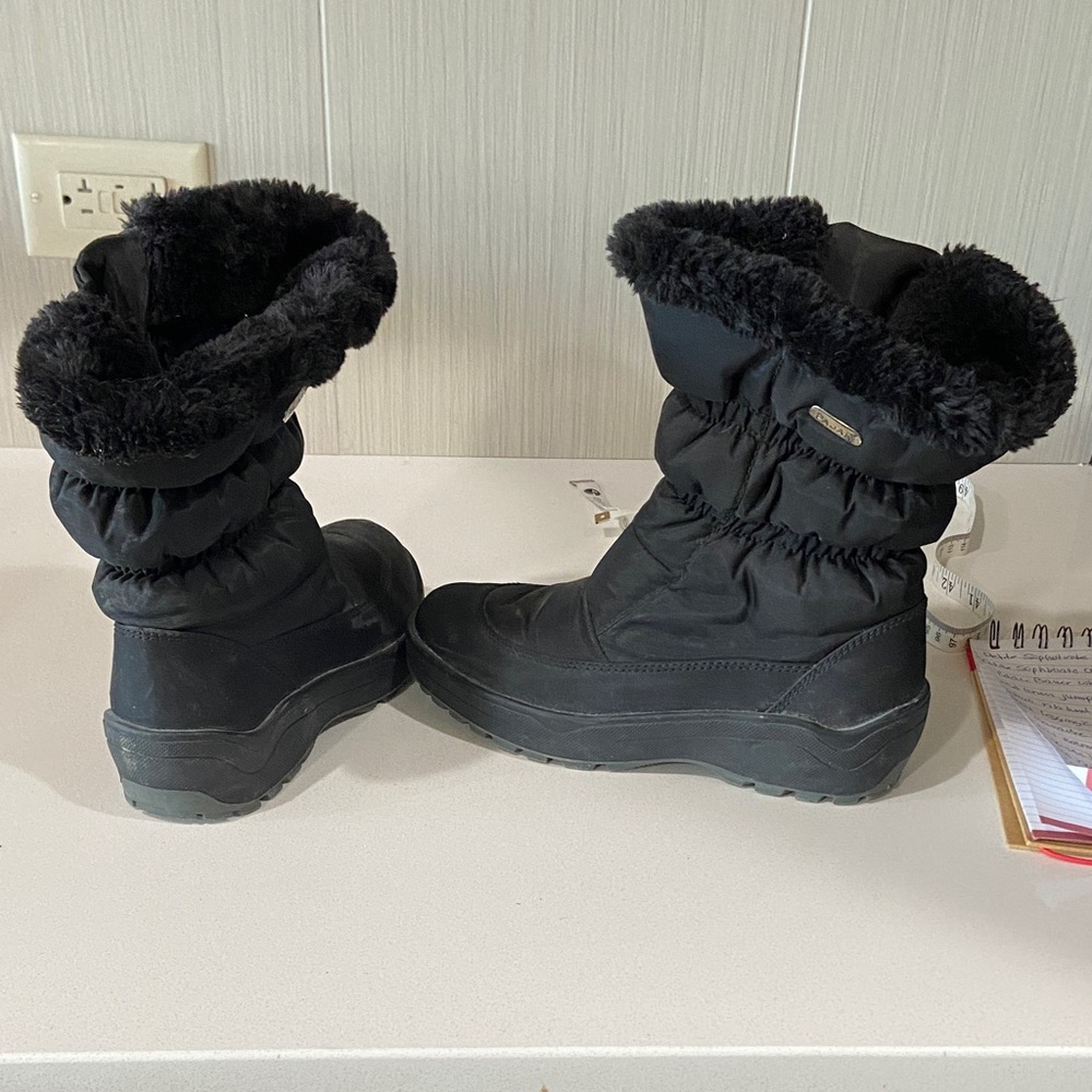 Pause Women's Black Winter Boots with Built-in Ice Trax Size 37